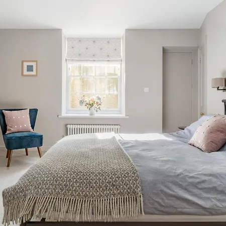 Berkeley Square Apartment