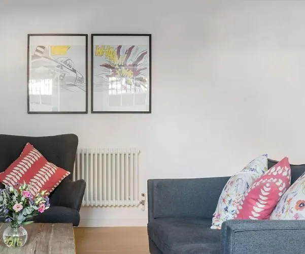 Berkeley Square Apartment